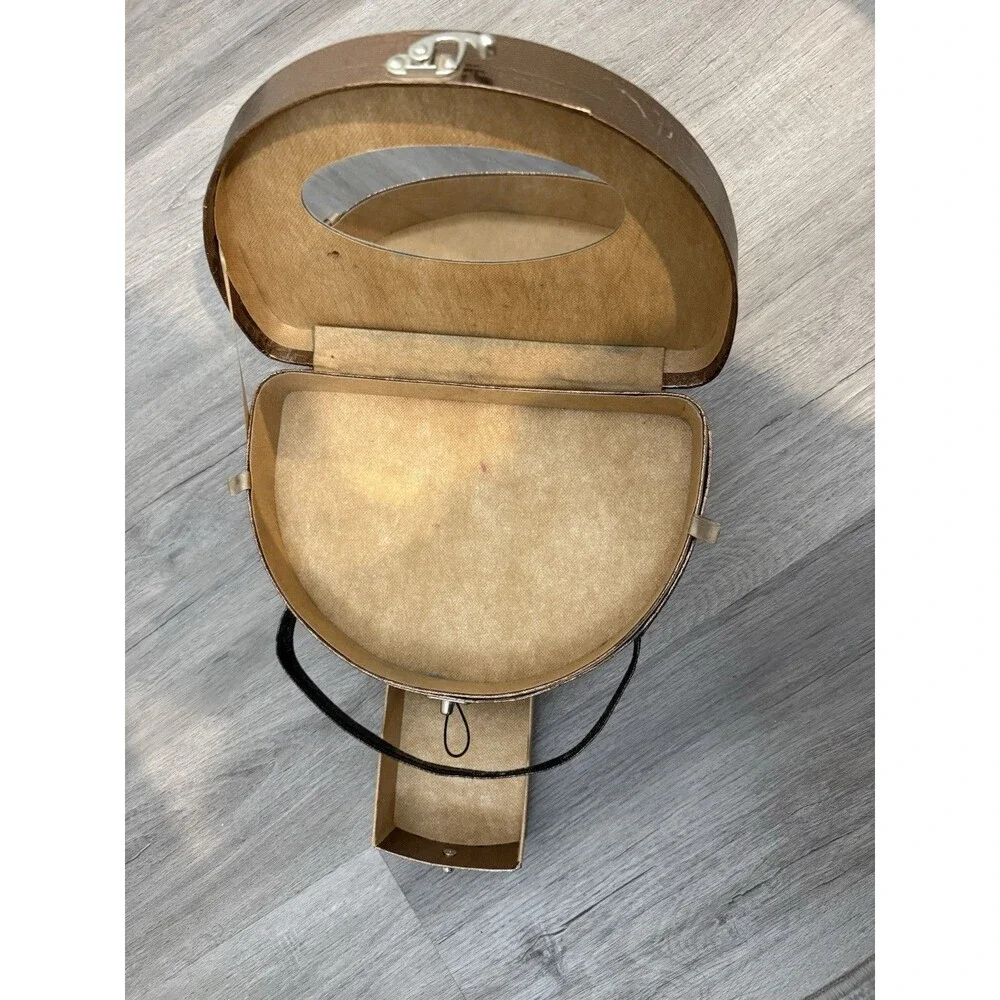 vintage oval-shaped vanity And jewelry case, Drawer And Big Pocket