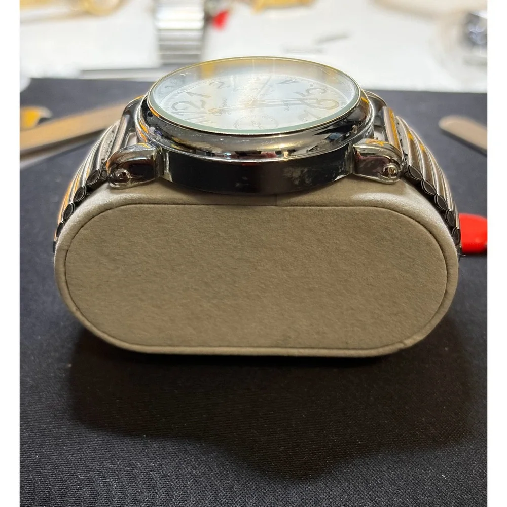 Geneva Wristwatch Women OS Silver Tone Quartz Analog Stretch‎ Band Fashion