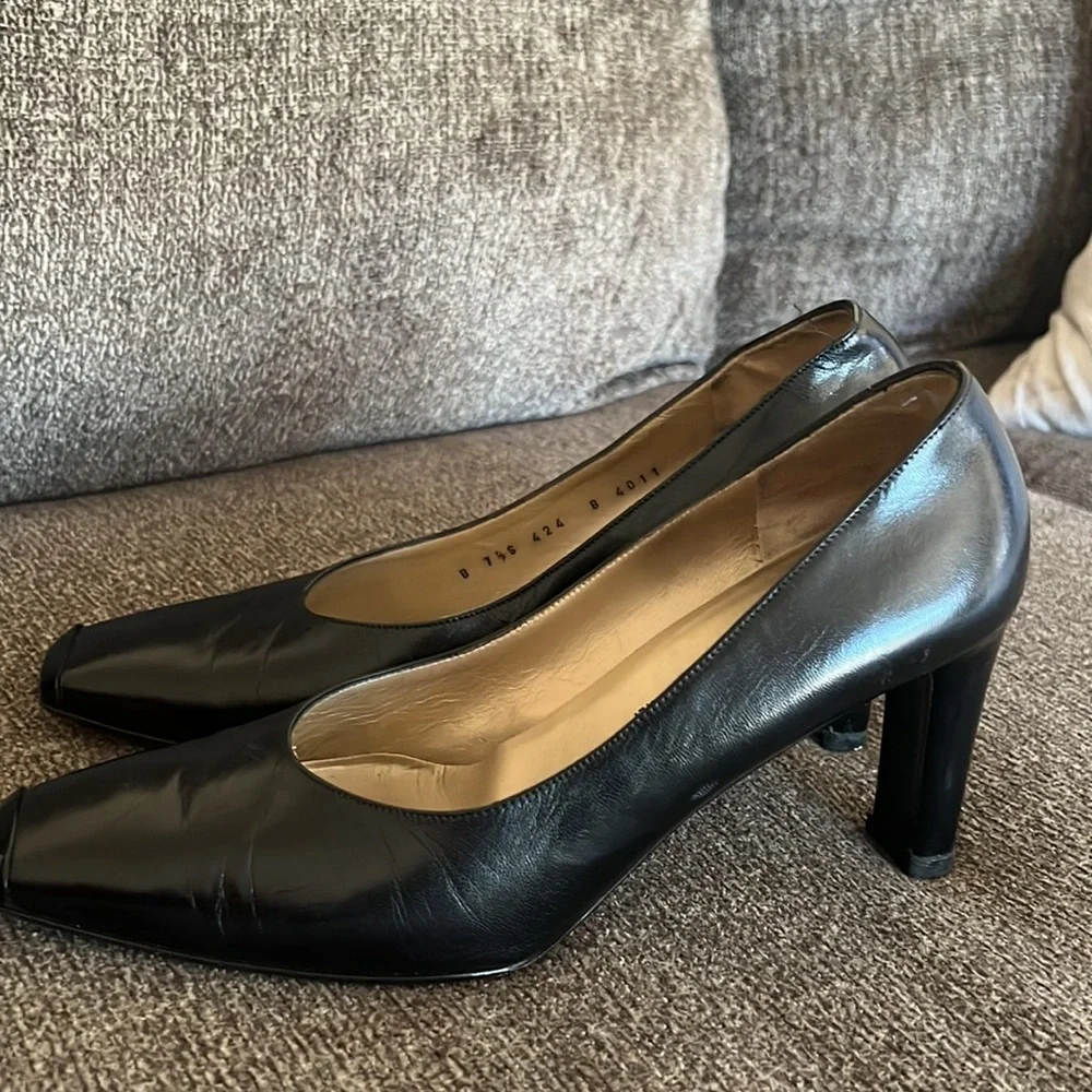 St. John Black Leather Square Toe Block Heel Made‎ in Italy Size 7.5
