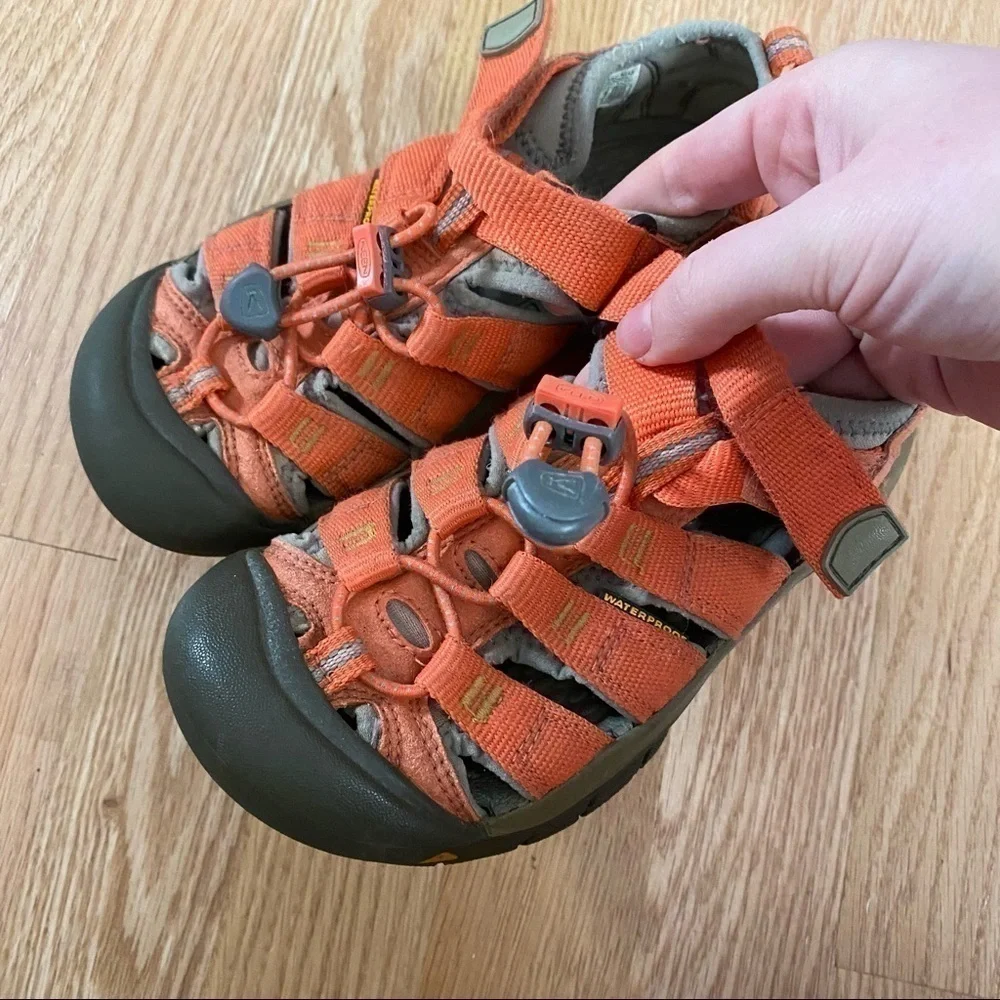 Keen sandals sz
