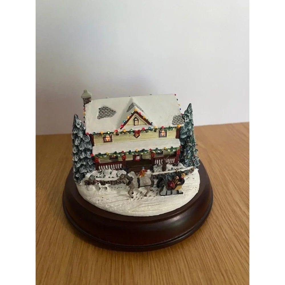 Thomas Kinkade Victorian Lights Holiday Traditions 79266 OS Cream Excellent COA‎