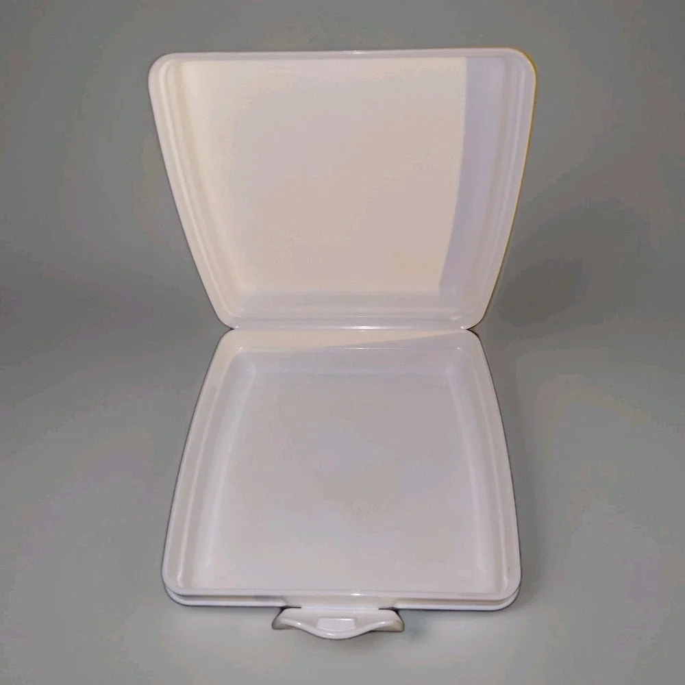 Tupperware vintage winnie