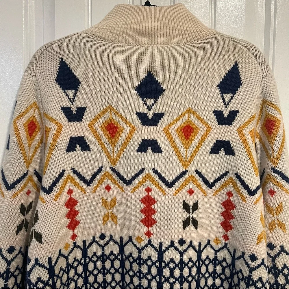 Paisley & Gray stylish sweater