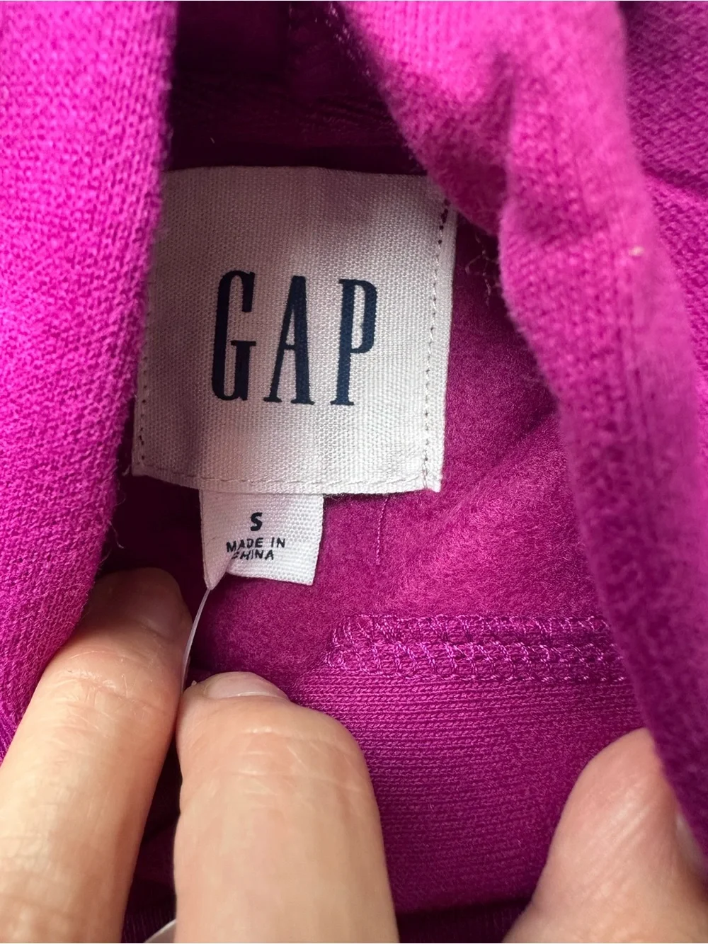GAP hand front vibrant