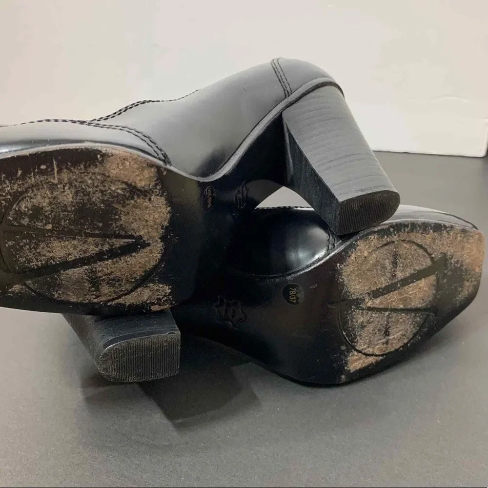Vince Camuto strikingly attractive