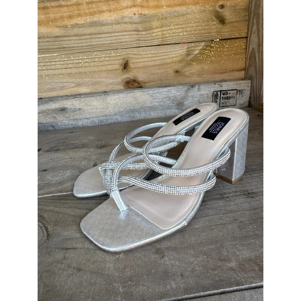 Jones New York Earon Sandals heels~size 7.5 Silver Dressy Heels Chunk Heel CUTE!