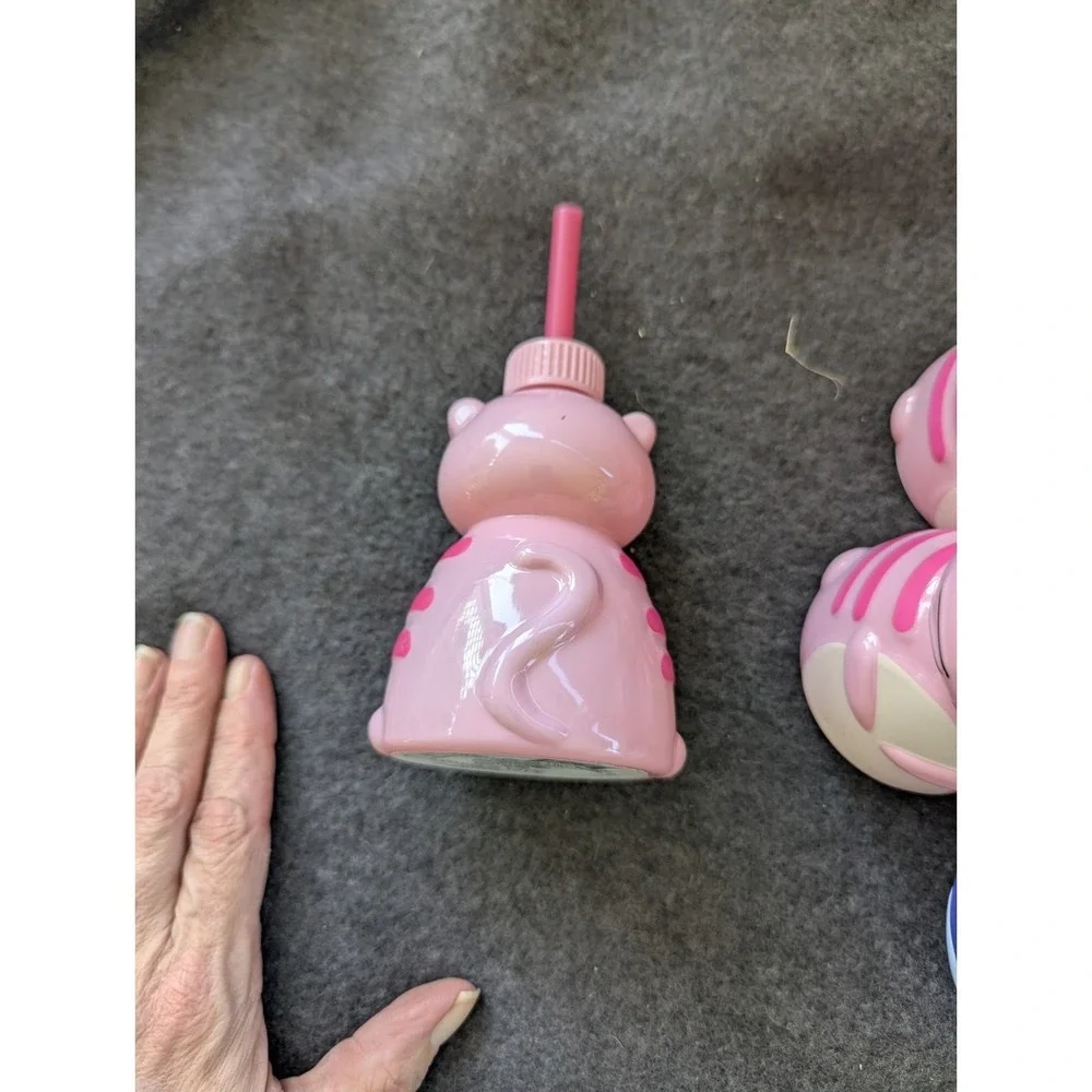 Does not apply pink cats