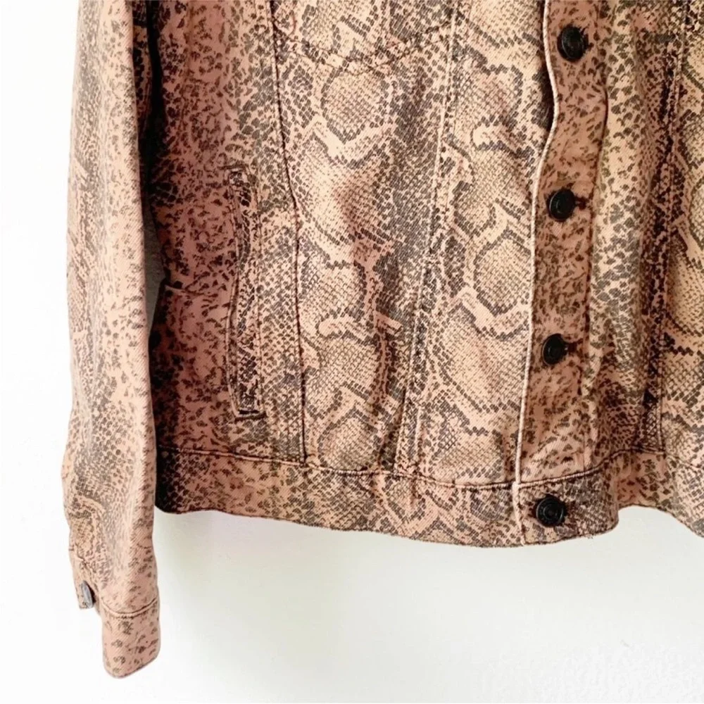 FREE PEOPLE Snake Print Trucker Jacket in Brown Women's Small Button Up‎ Pockets