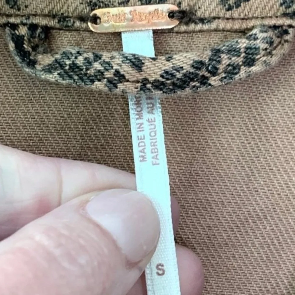 FREE PEOPLE Snake Print Trucker Jacket in Brown Women's Small Button Up‎ Pockets