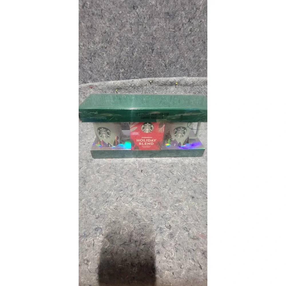 2022 Starbucks Chirstmas Holiday‎ Blend Coffee with 2 Cups Set NWT