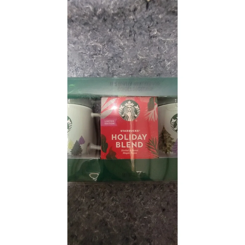 2022 Starbucks Chirstmas Holiday‎ Blend Coffee with 2 Cups Set NWT