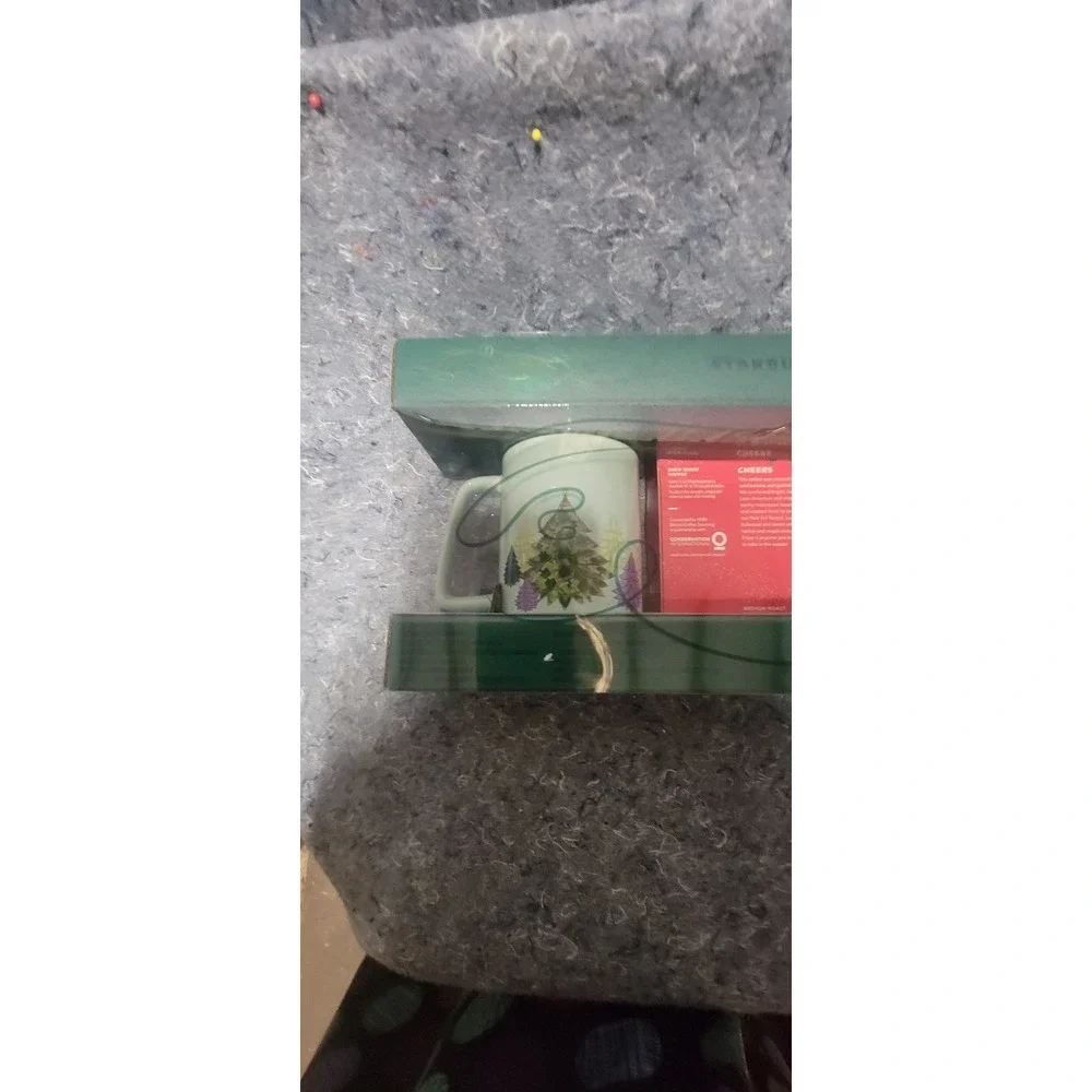 2022 Starbucks Chirstmas Holiday‎ Blend Coffee with 2 Cups Set NWT