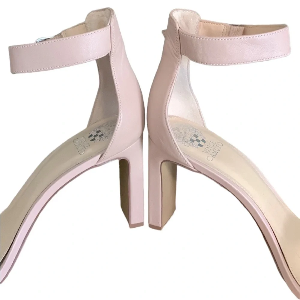 Vince Camuto vince camuto