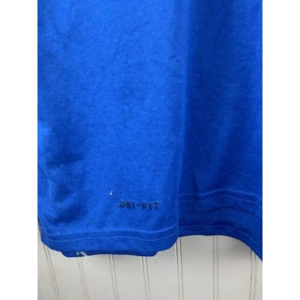 Nike tee size