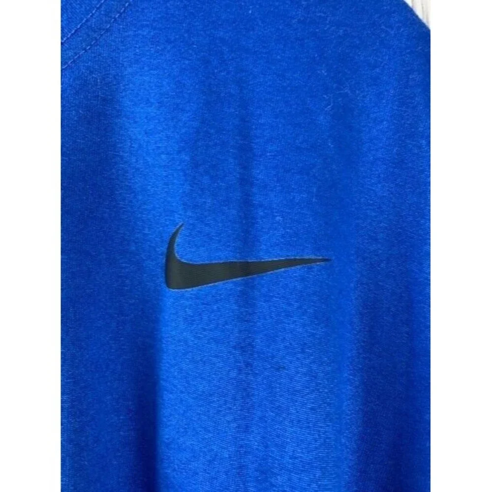 Nike tee size