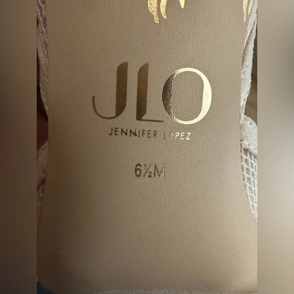 Jennifer Lopez chic nude