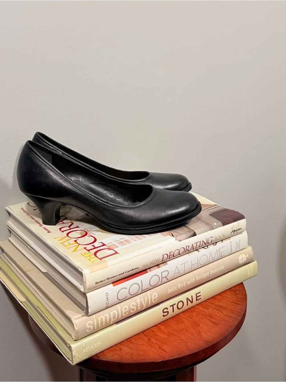 AEROSOLES sleek black