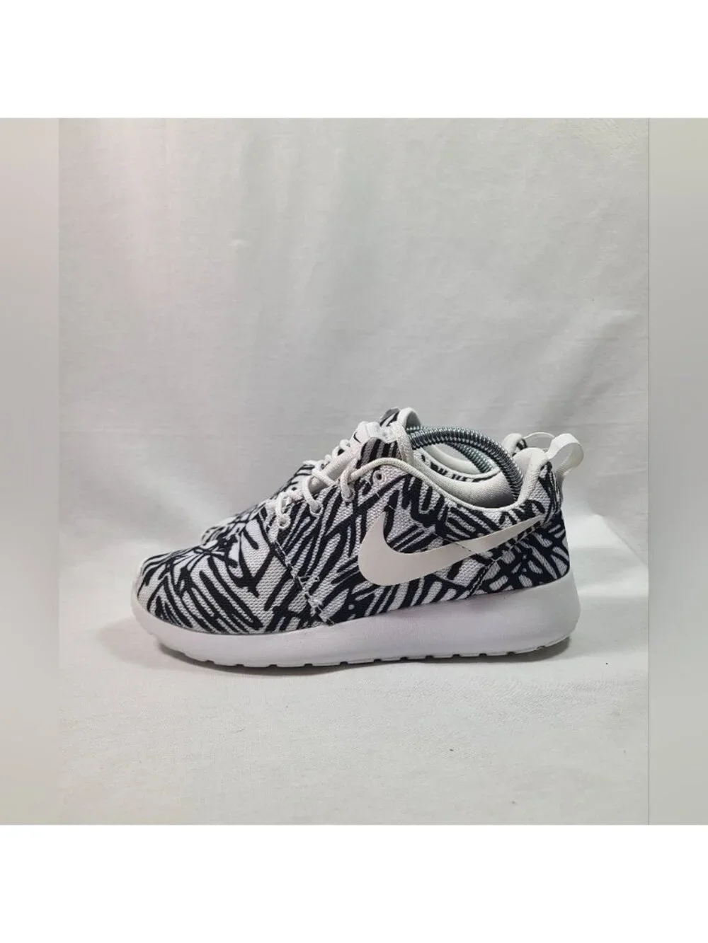 Nike Womens Roshe One 599432-110 Black Running Shoes Sneakers Size 6