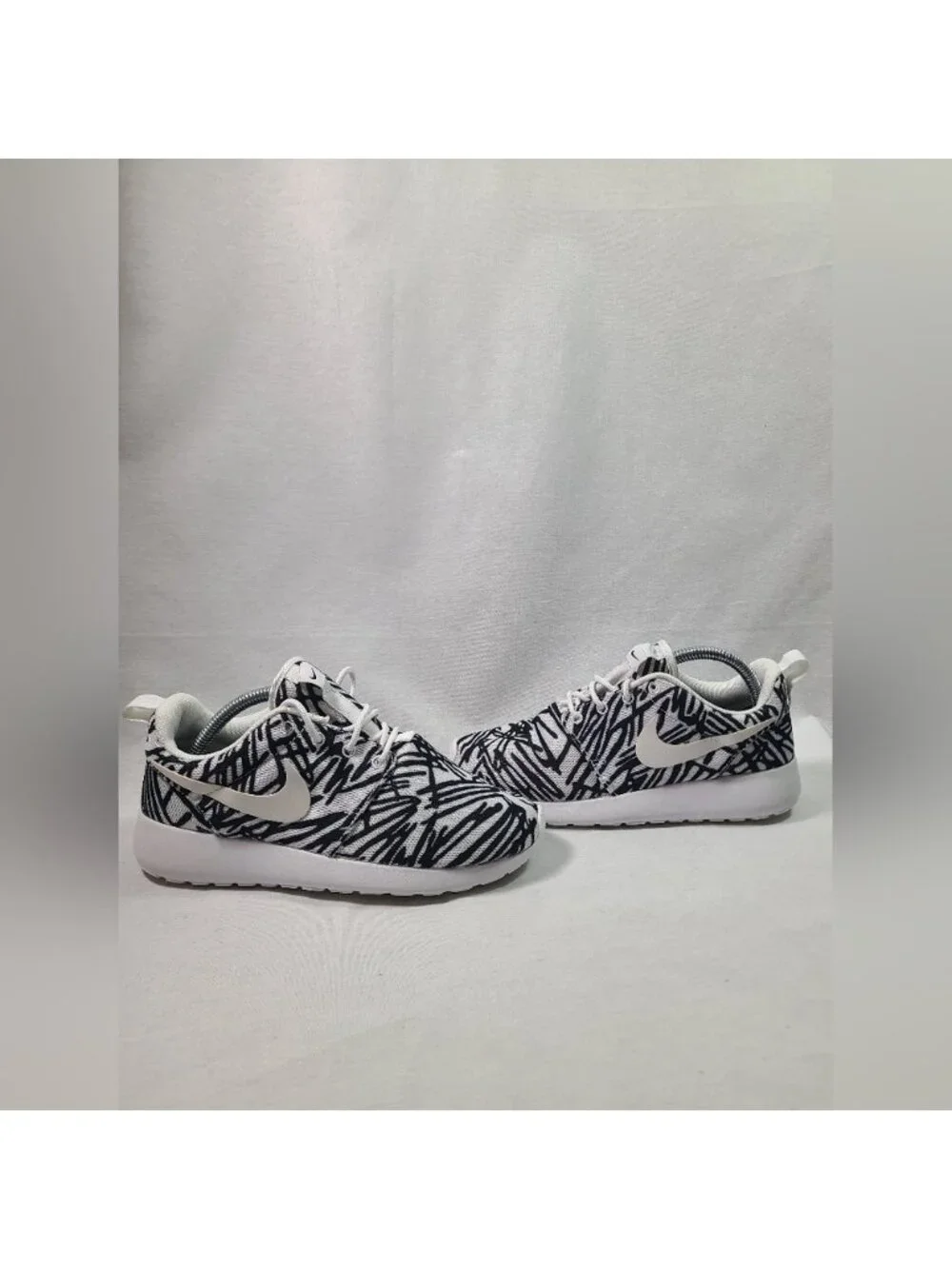 Nike Womens Roshe One 599432-110 Black Running Shoes Sneakers Size 6