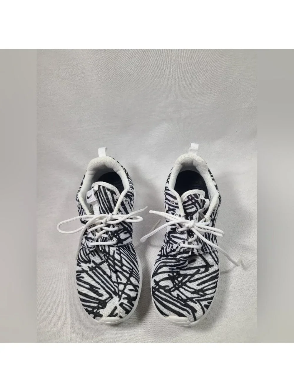 Nike Womens Roshe One 599432-110 Black Running Shoes Sneakers Size 6
