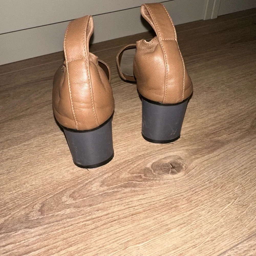 Gray Matters pump khaki