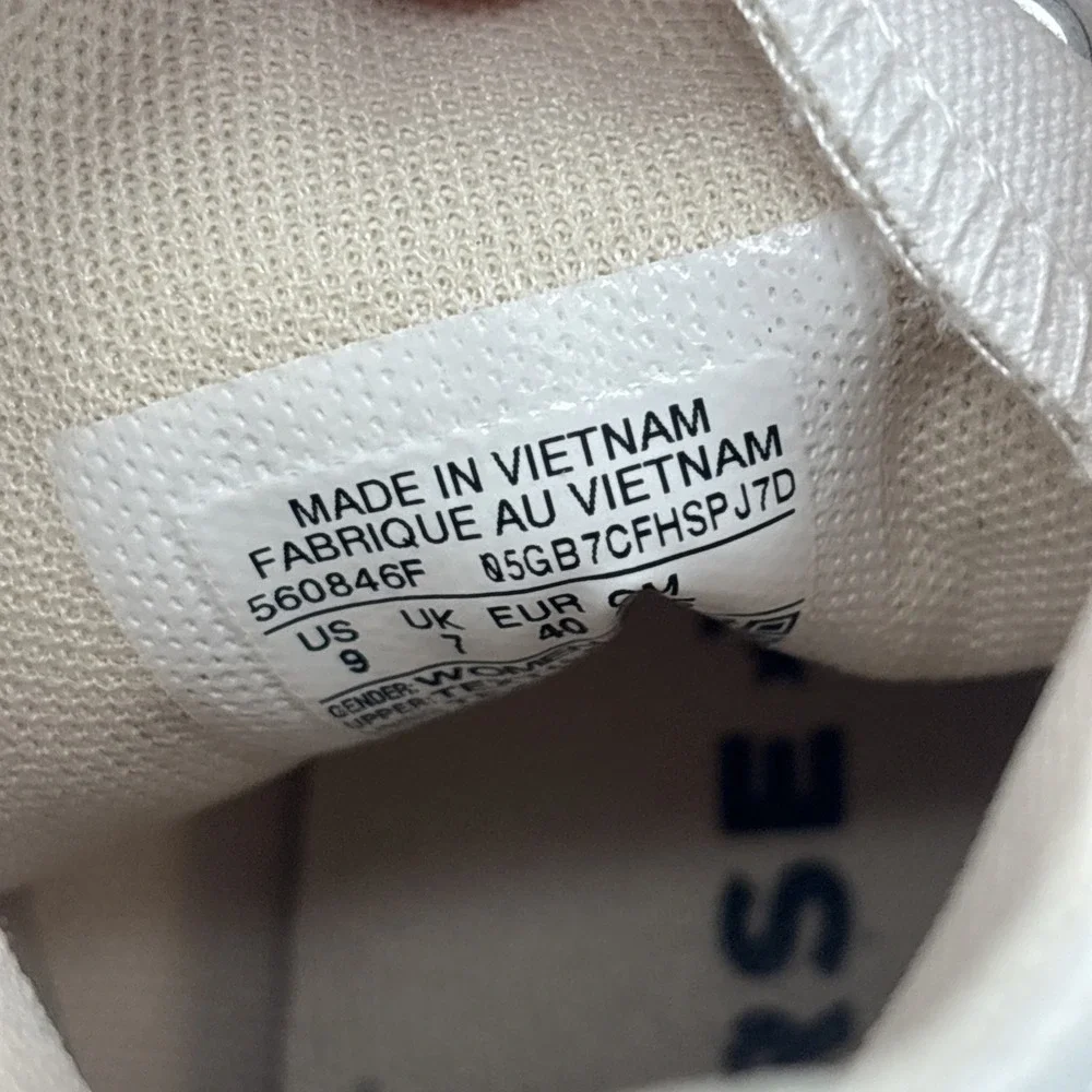 Converse very good