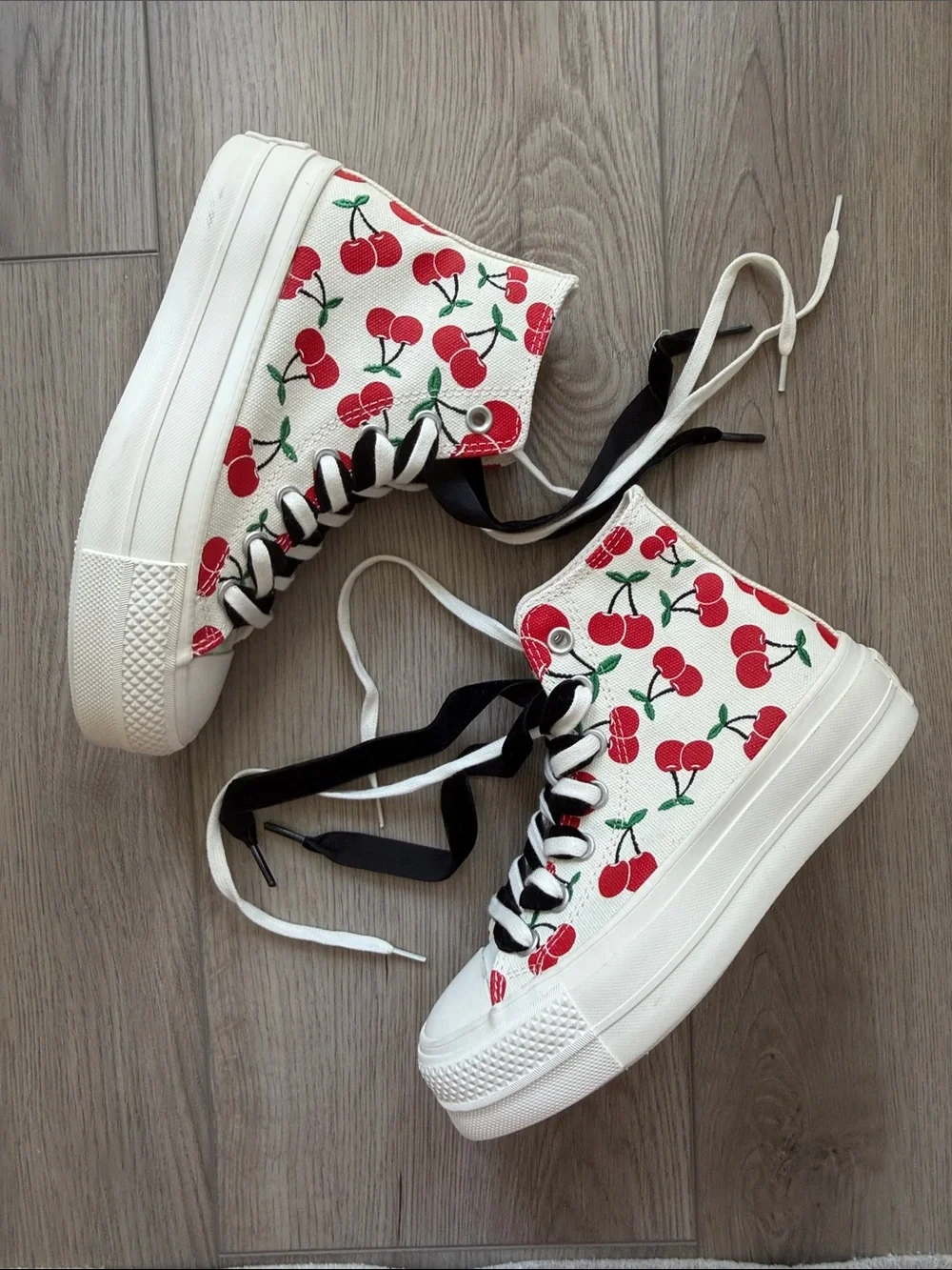 NWOT Converse lift cherry print