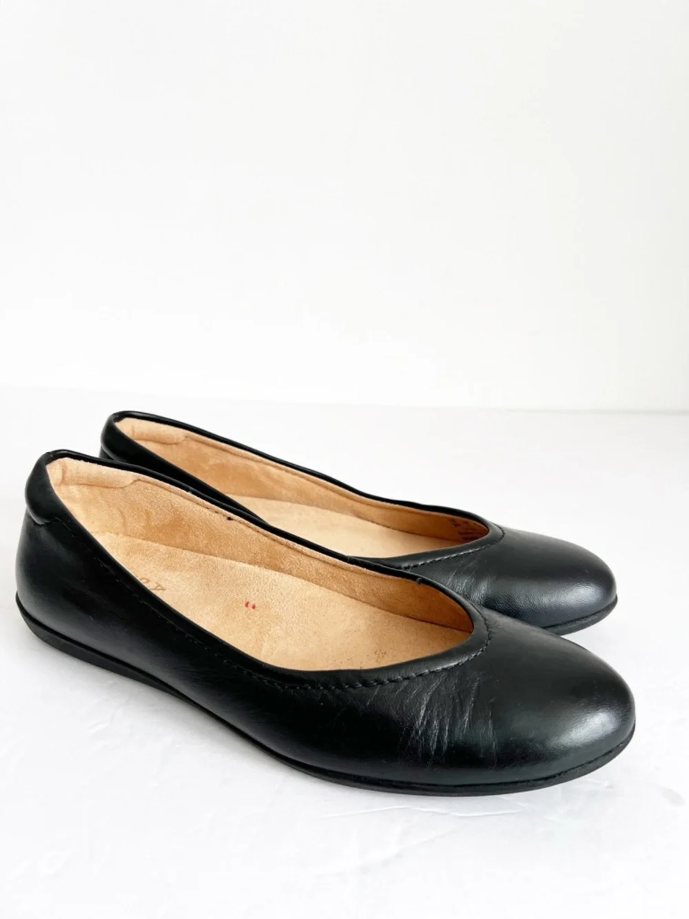 SZ 8 Naturalizer Classic Black Leather Ballet Flats - Women's Comfort Slip-Ons