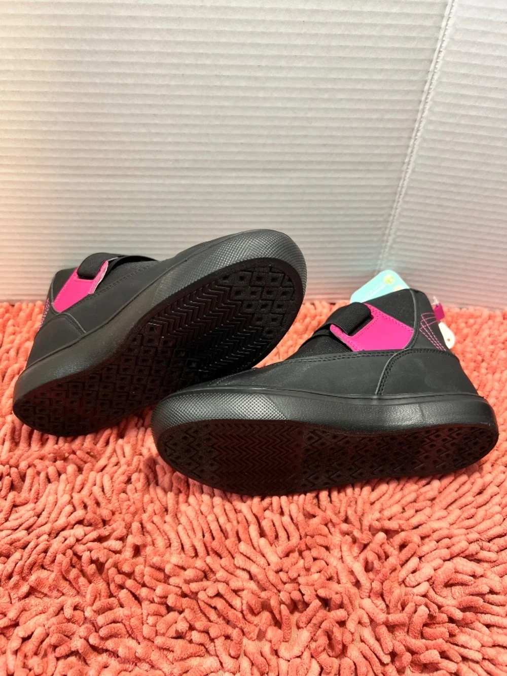 🖤🩷 NWT Baretraps Kinley Girls Boot | Black & Hot Pink