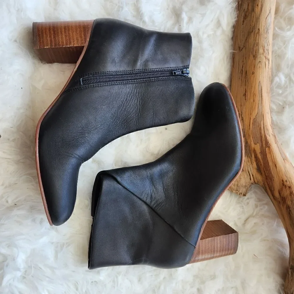 Soludos black leather heeled booties wood finish bottom