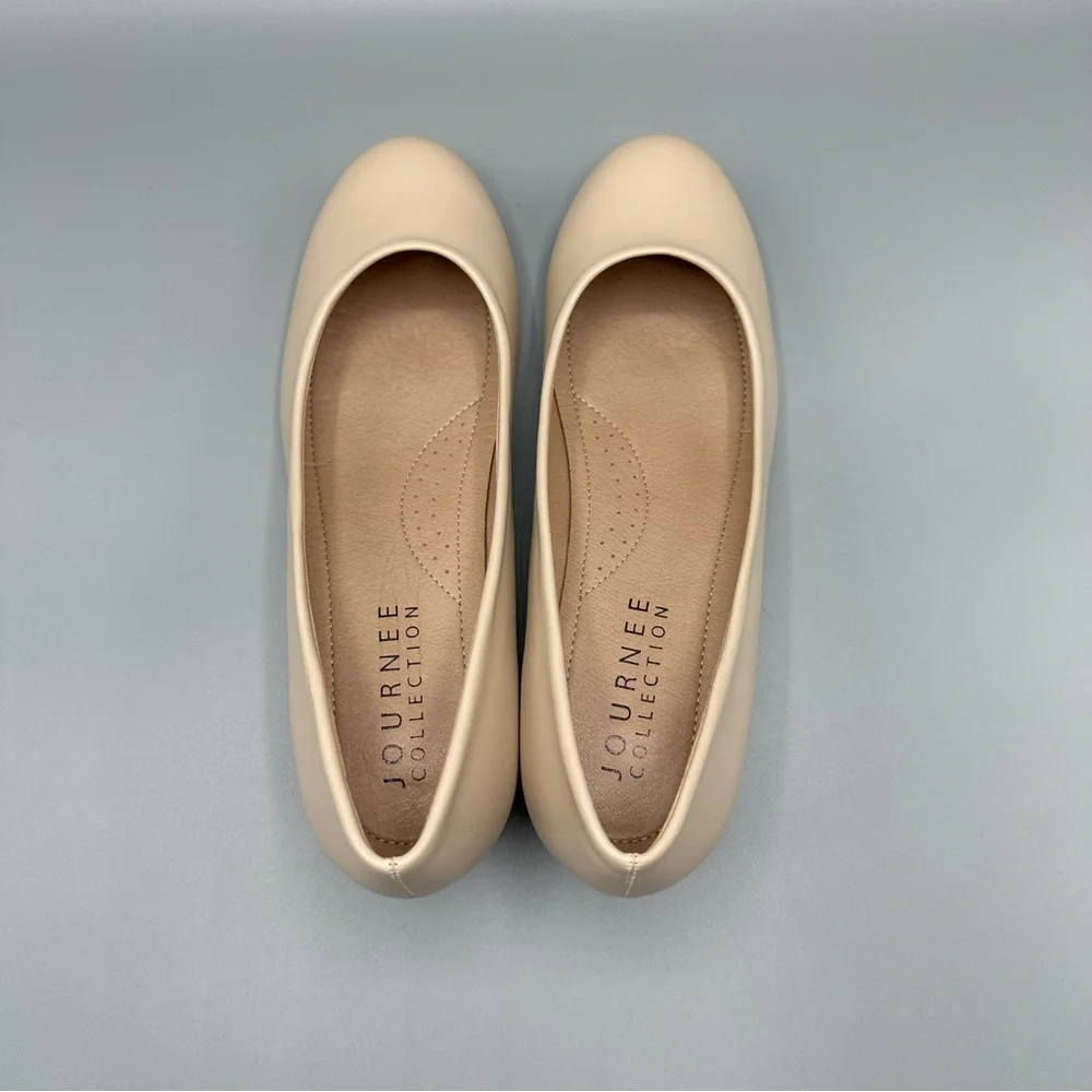 Journee Collection Round Toe Pump Women's Size 9 Nude Beige