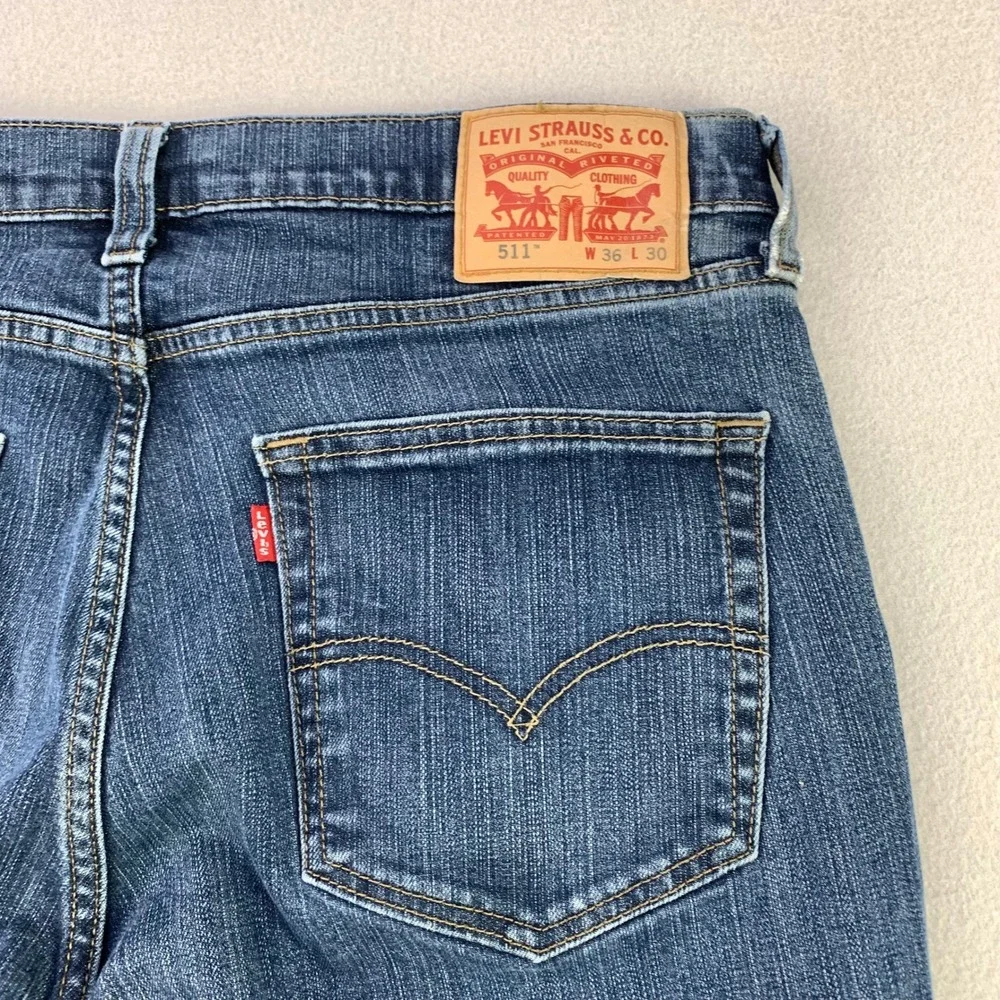 Levis measurements waist