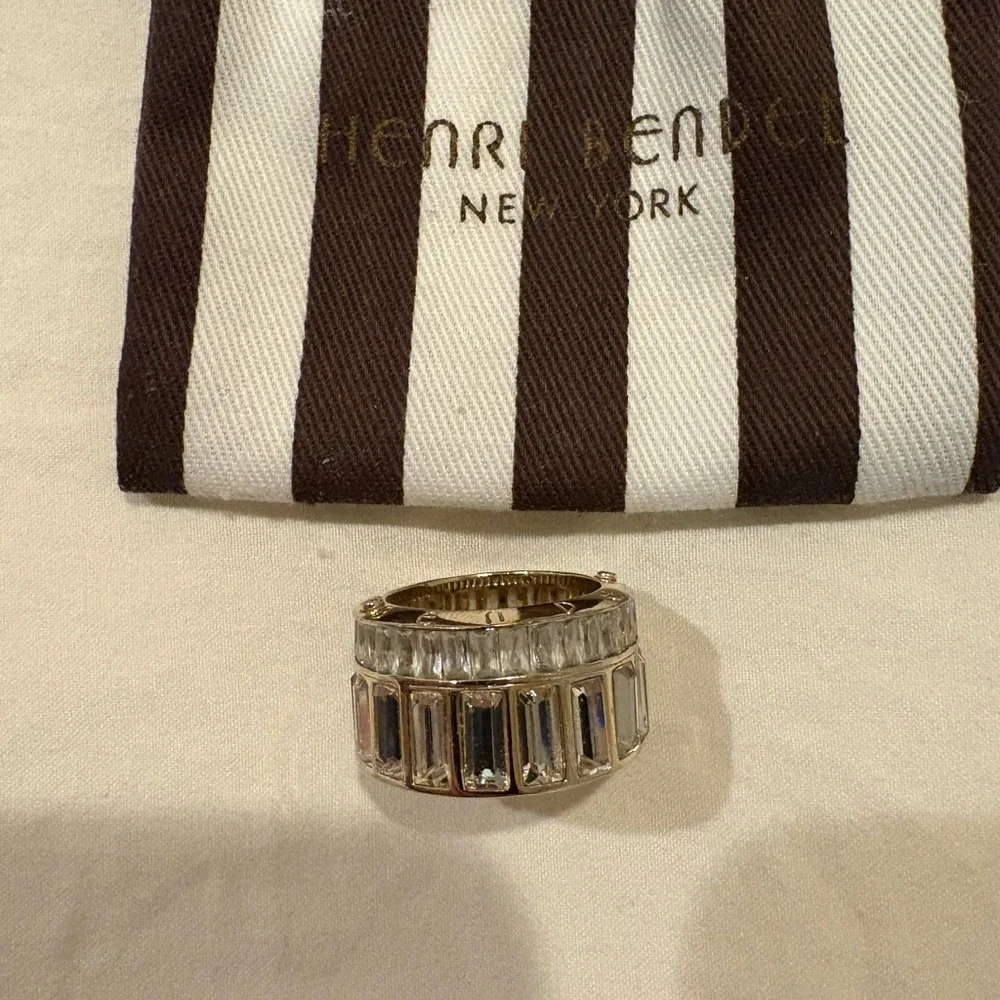 Henri Bendel Clear Stone and gold tone ring with Designer Pouch.