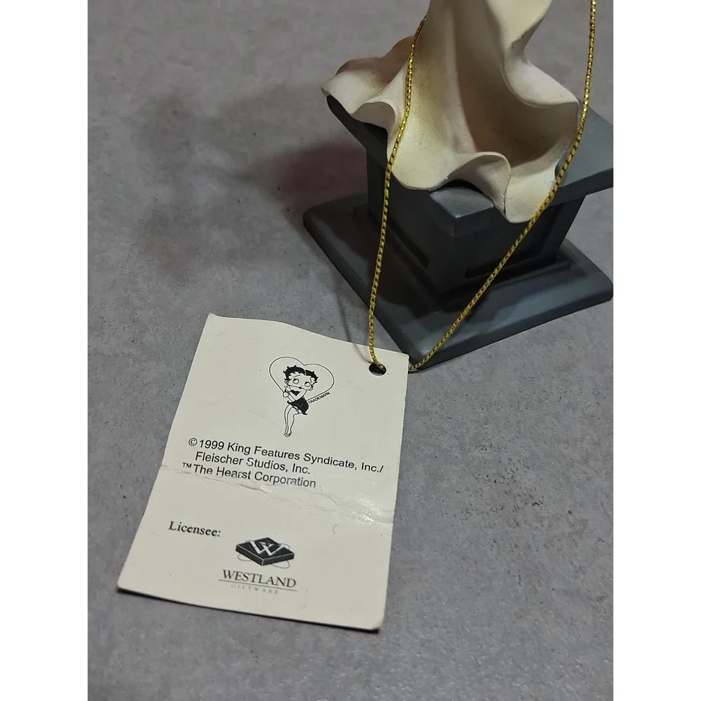 Westland Giftware has tags