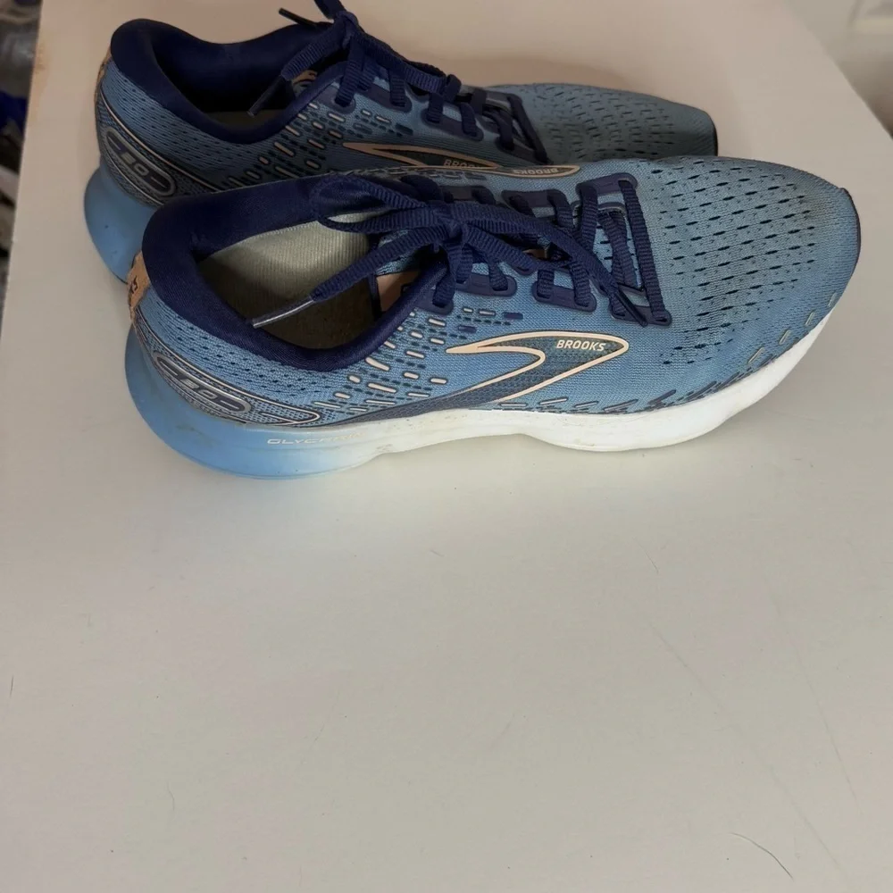 Brooks comfortable stylish