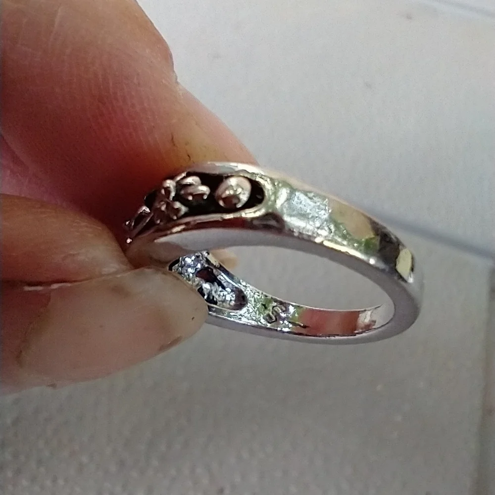 Women's marked S floral ring.