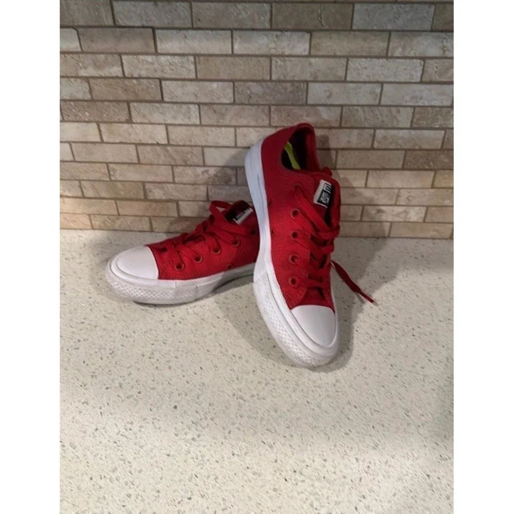 Converse red chuck taylors low top with lunarlon‎ BQ