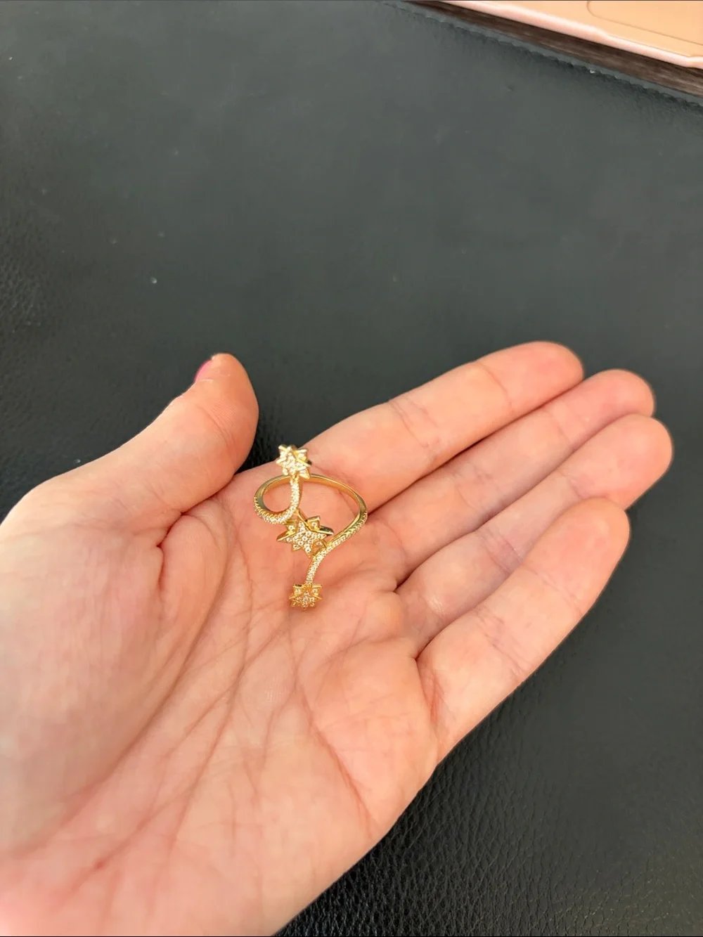 N/A elegant gold