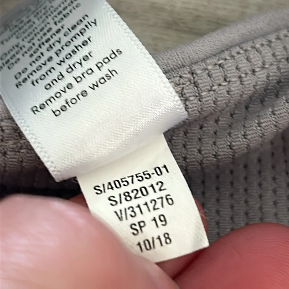 Athleta lavender sports bra size medium