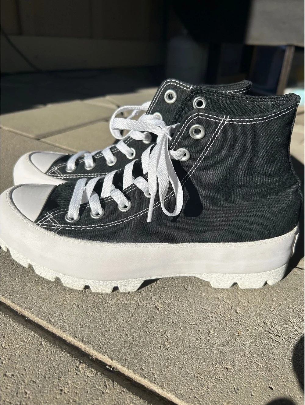 Converse black white