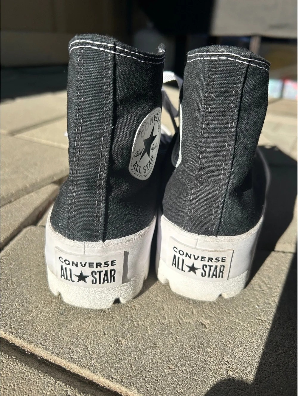 Converse black white