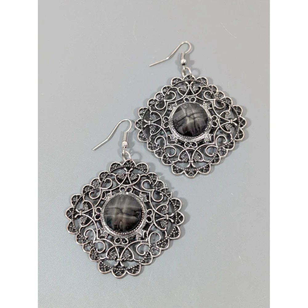 The Unbranded Brand silver tone