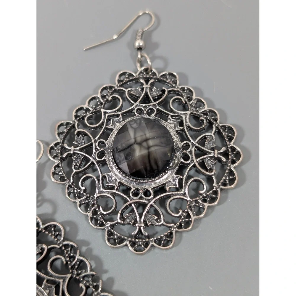 The Unbranded Brand silver tone