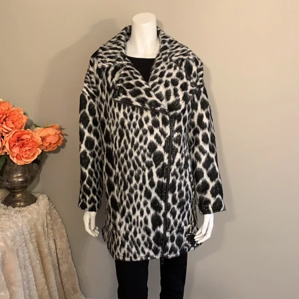 Banana Republic black white
