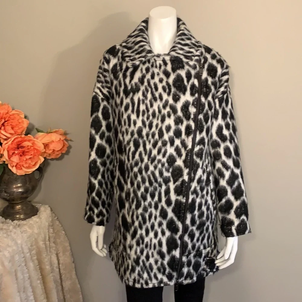 Banana Republic black white