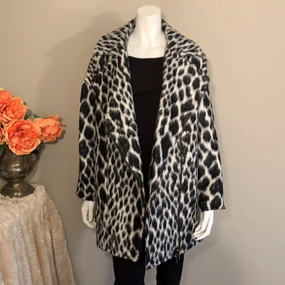 Banana Republic black white