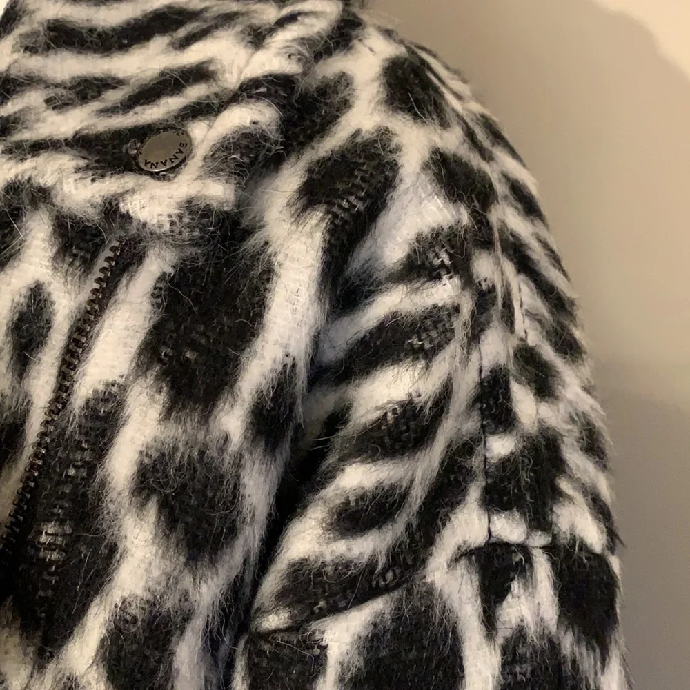 Banana Republic black white
