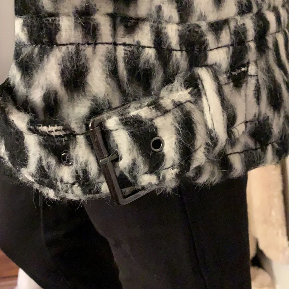 Banana Republic black white