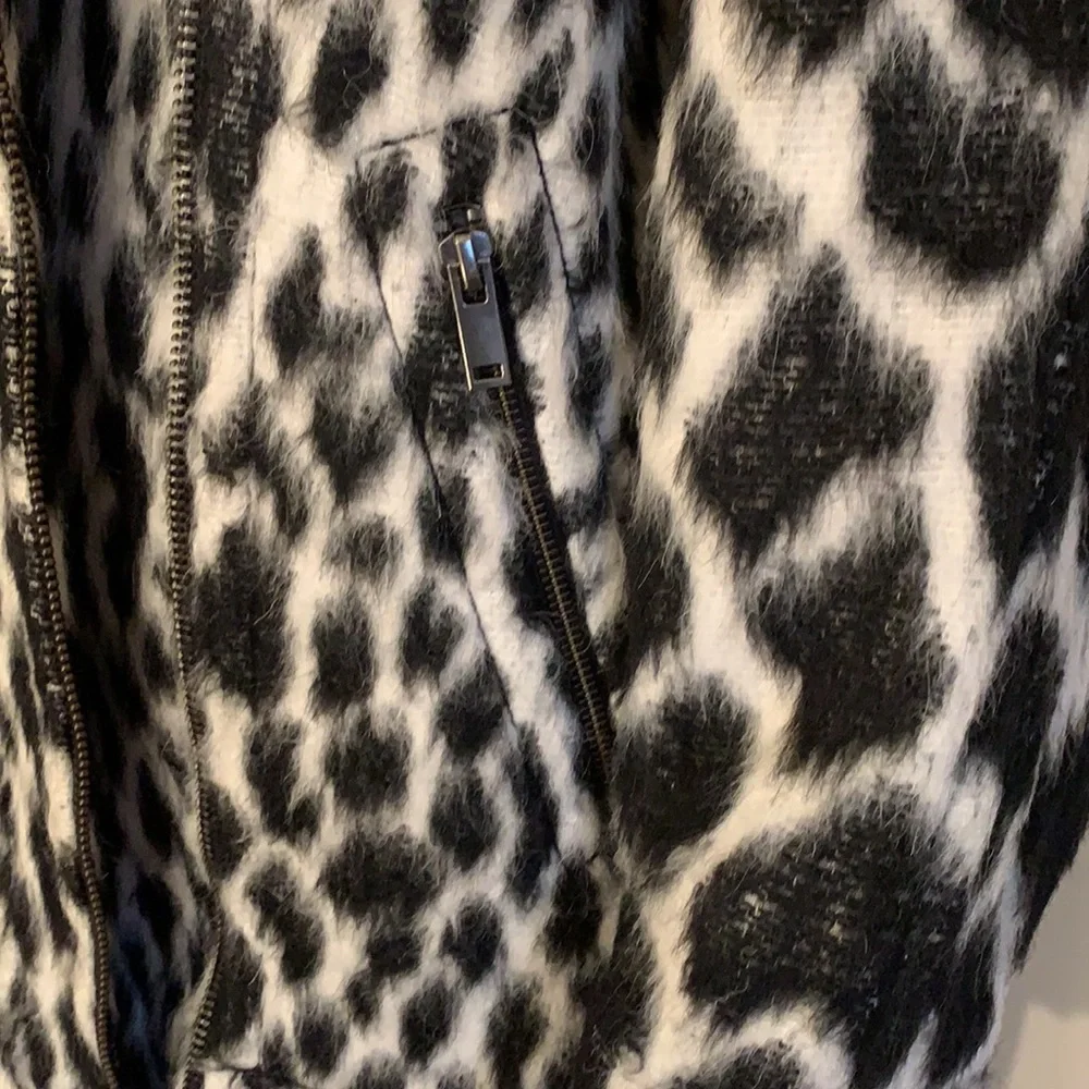 Banana Republic black white