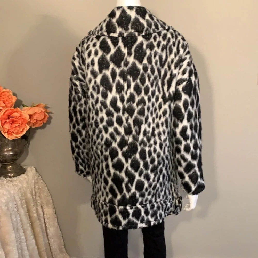 Banana Republic black white